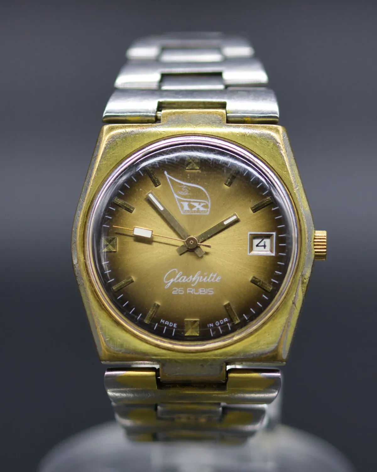 Glashütte 26 Rubis vor Restauration — vergoldete Lünette mit Stahl-Band, Patina sichtbar